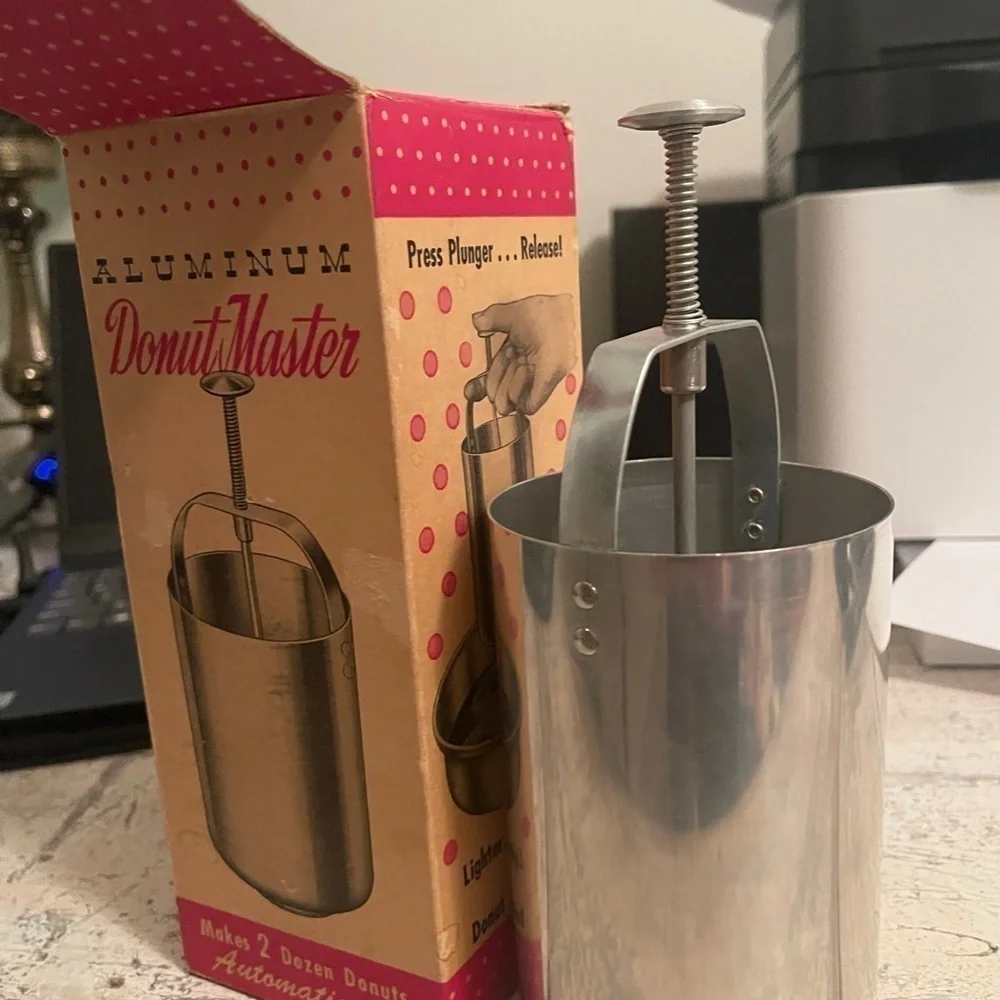 Vintage Aluminum DonutMaster with box​​​​​​​​​​​​​​​